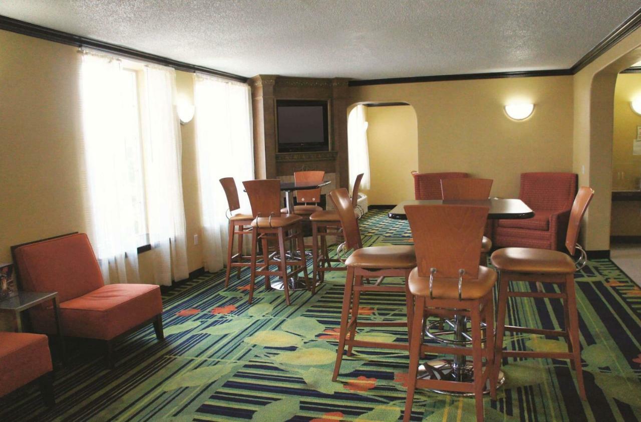 La Quinta Inn & Suites Tulsa Exteriér fotografie
